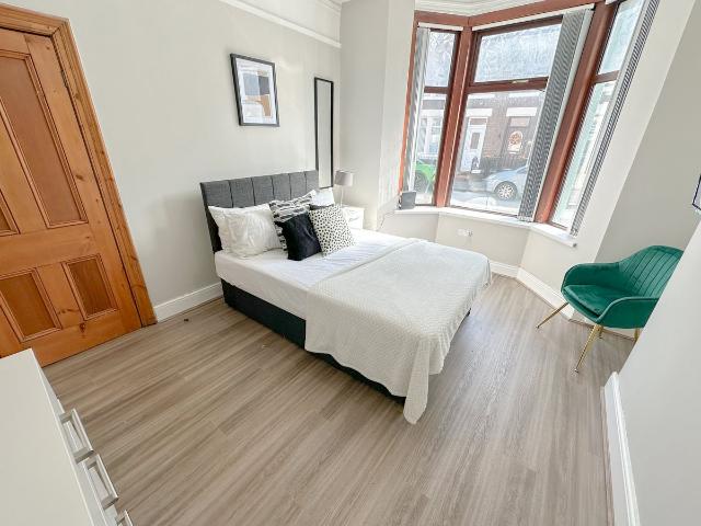 Room for rent in Cabbage Hall, Calderstones