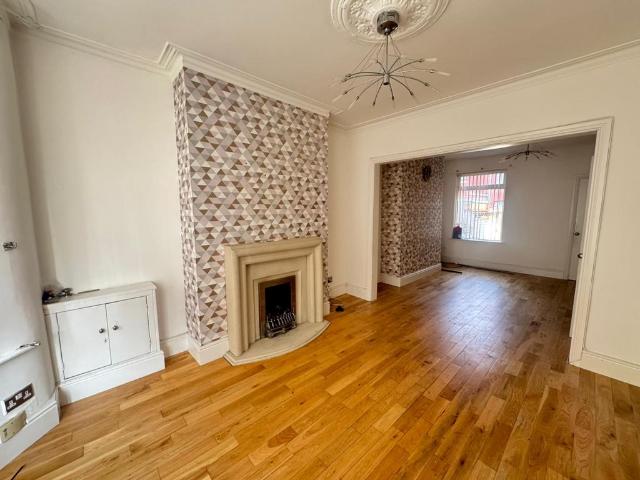 House for rent in Cabbage Hall, Calderstones