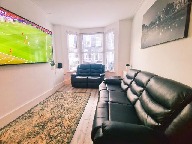House for rent in Cabbage Hall, Calderstones