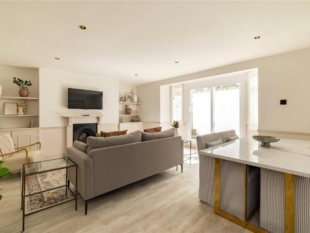 House for rent in Stockwell, Greater London