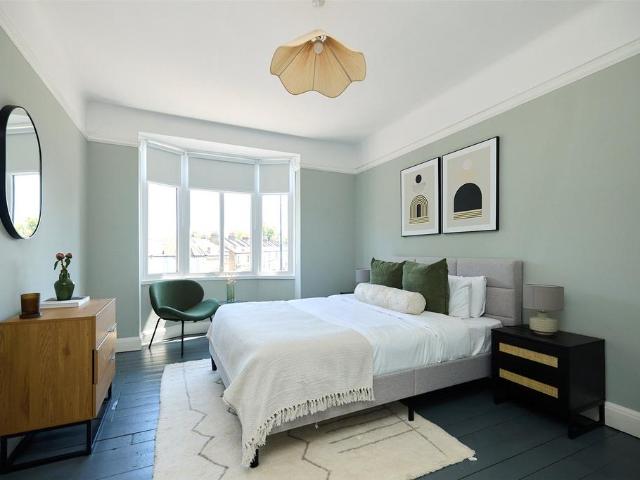 Apartment for rent in Stockwell, Greater London