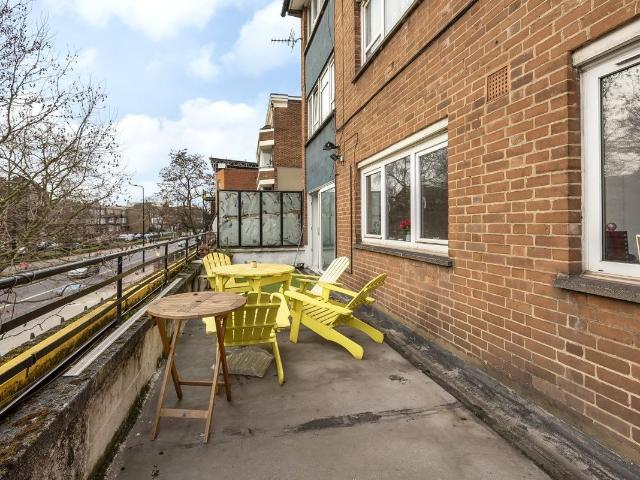 Apartment for rent in Stockwell, Greater London