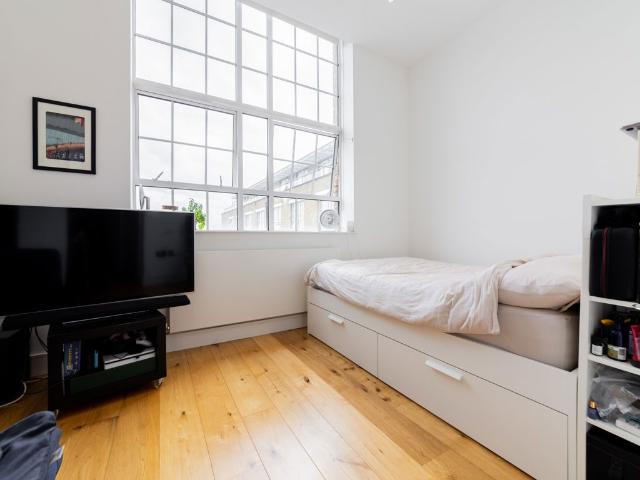 Studio for rent in Stockwell Park, Greater London