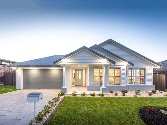 Cottage for sale in Warragul, Victoria