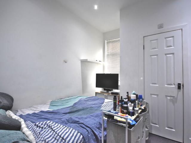 Room for rent in Ball Hill, West Midlands