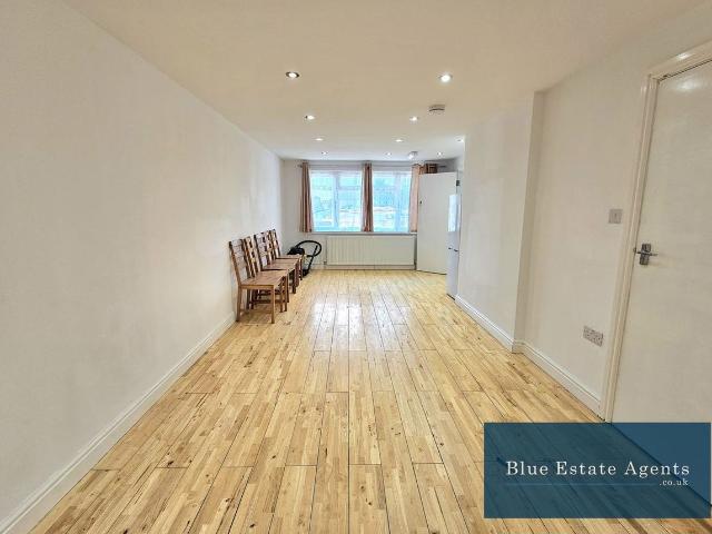 Apartment for rent in Lower Halliford, Surrey