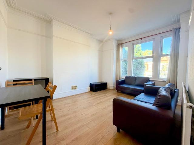 Apartment for rent in Shepherd's Hill, Greater London