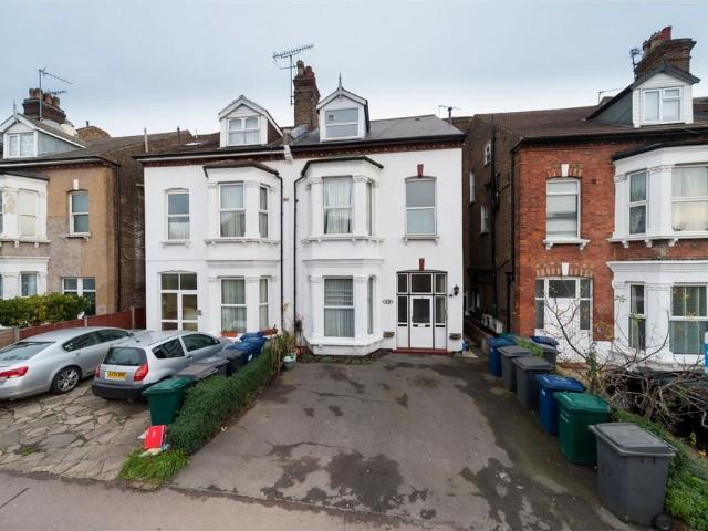 House for rent in Golders Green, Greater London