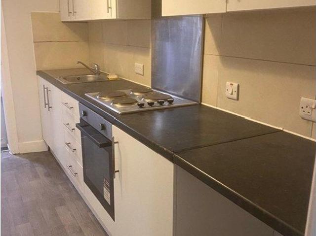 Apartment for rent in West End, Bare
