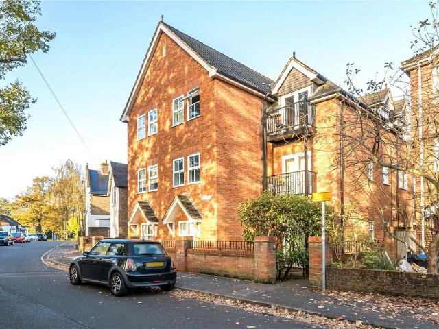 Apartment for rent in Woking, Surrey