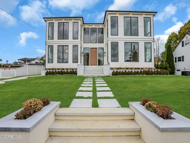 House for sale in Long Branch