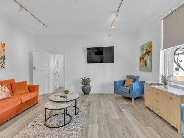 Townhouse for rent in Brunswick, Brighton