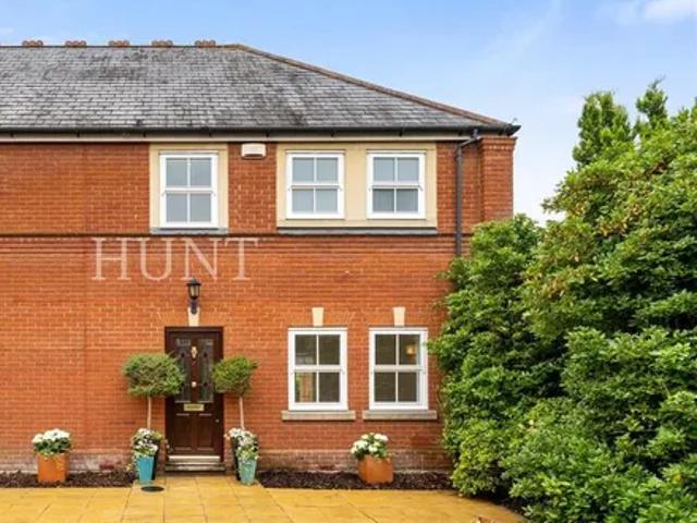 House for rent in Fairlop, Greater London