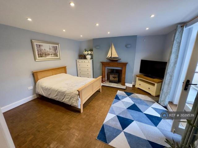 Apartment for rent in Marle Hill, Cheltenham