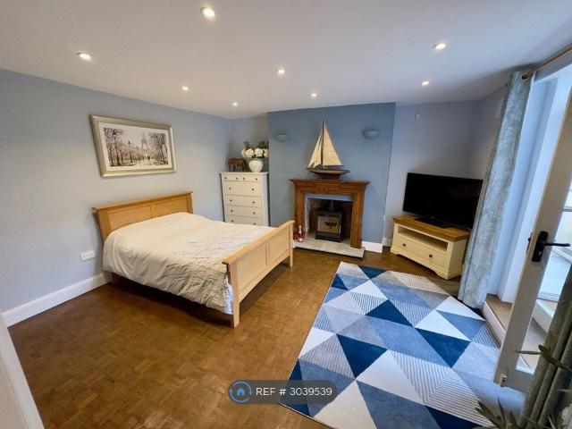 Studio for rent in Marle Hill, Cheltenham