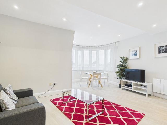 Apartment for rent in Lower Halliford, Surrey