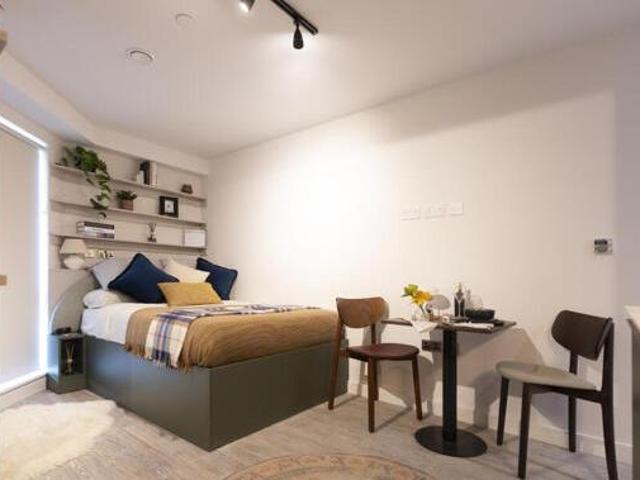 House for rent in Cat Hill, Greater London