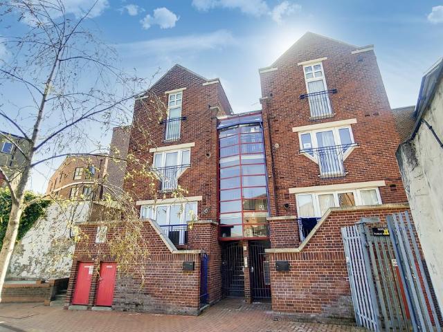 Apartment for rent in Norbiton, Greater London