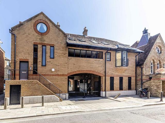 House for rent in North Sheen, Greater London