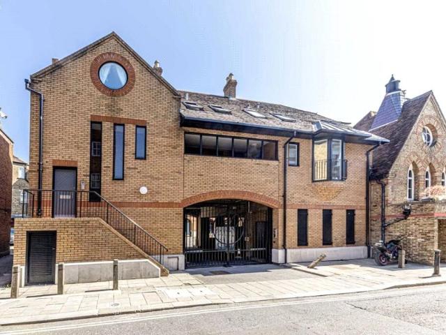 Apartment for rent in North Sheen, Greater London