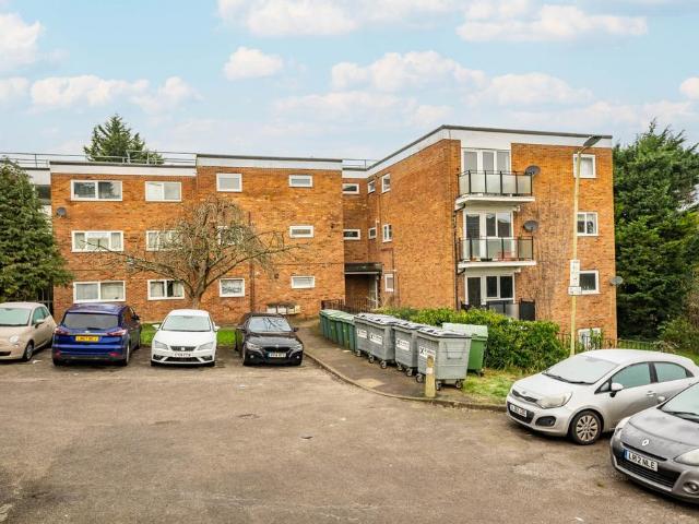 Apartment for rent in Five Acres, Hertfordshire