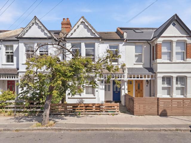 Apartment for rent in London Borough of Merton, Collier's Wood