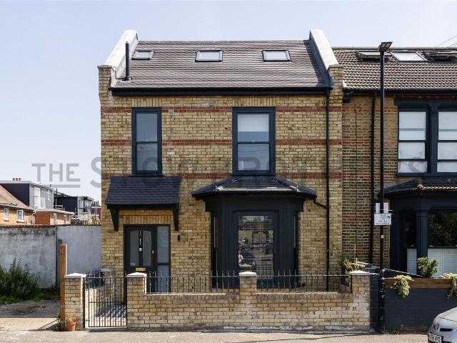 Apartment for rent in Leyton, Greater London