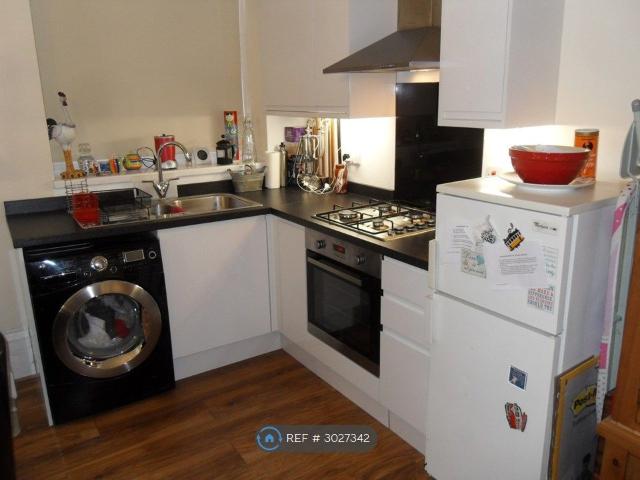 Studio for rent in Aldrington