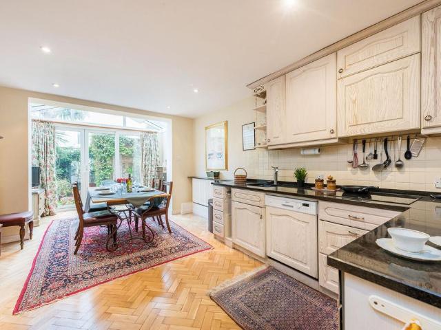 House for rent in Brompton, Greater London