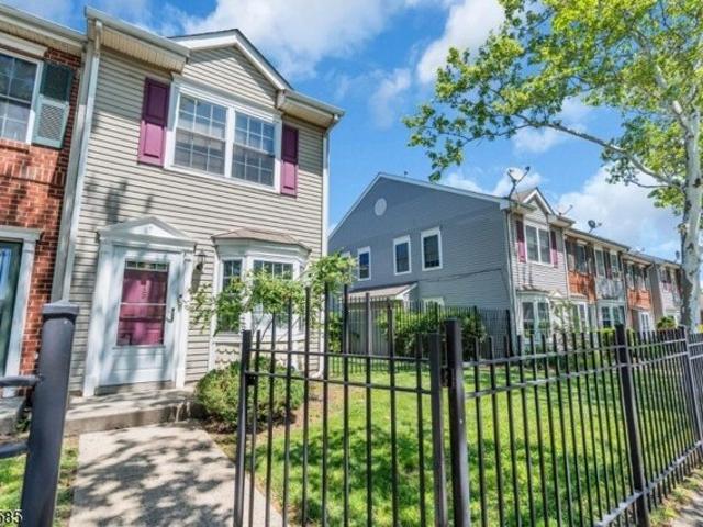 Condo for sale in Newark, New Jersey