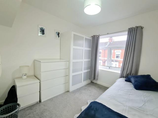 Room for rent in Burrow's Bush, Wellingborough
