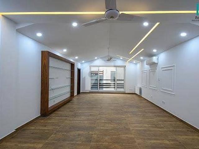 Building for sale in Islamabad