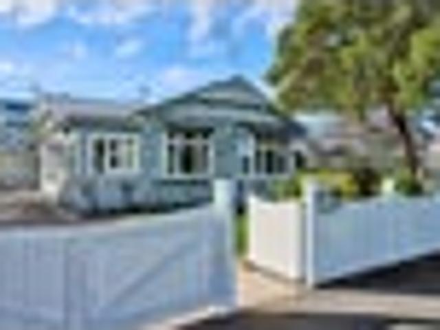 House for sale in Days Bay, Wellington