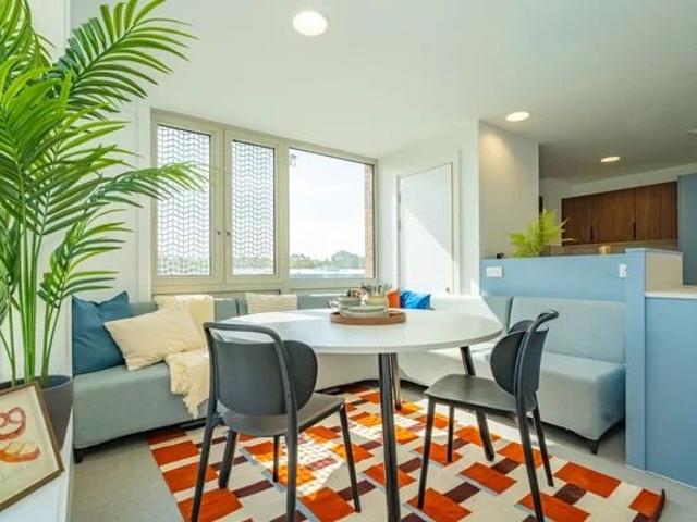 Room for rent in Hangar District, Patchway