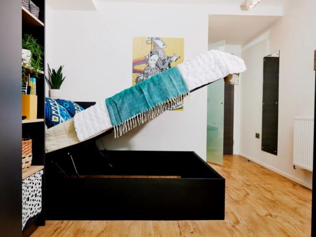 Studio for rent in Stirchley, West Midlands