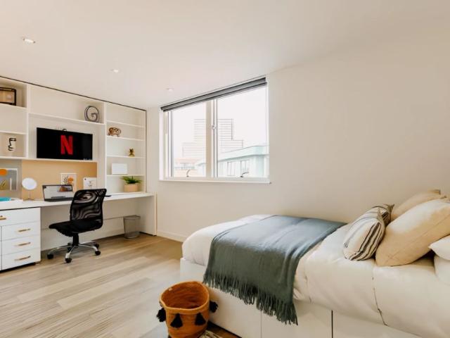 Studio for rent in St Ann's, Haddon