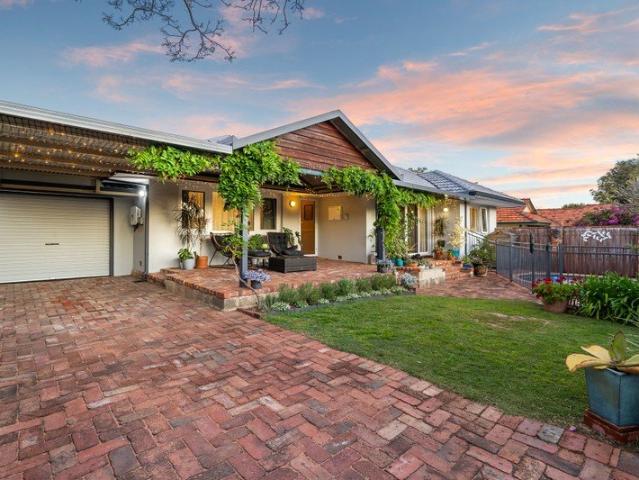 House for sale in Ardross, City of Melville