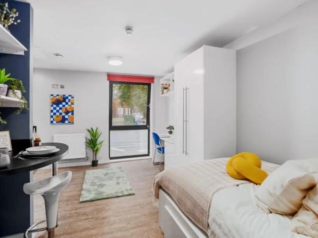 Room for rent in Falcon Lodge, Wales