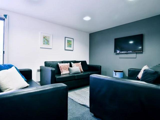 Studio for rent in Greaves, Bare