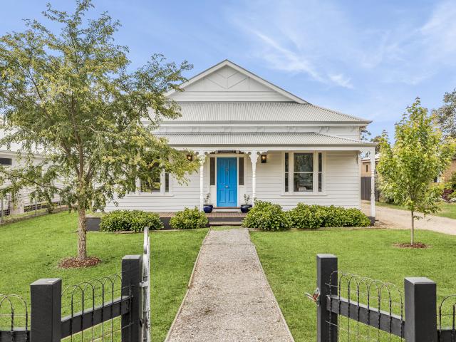 House for sale in Victoria