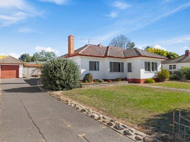 House for sale in Queanbeyan