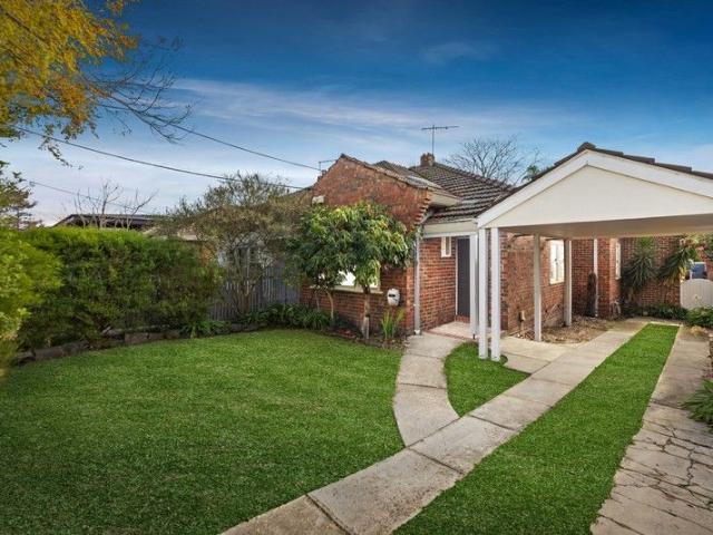 House for sale in Caulfield North