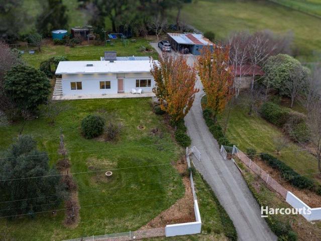 Cottage for sale in Camerons Creek, Victoria
