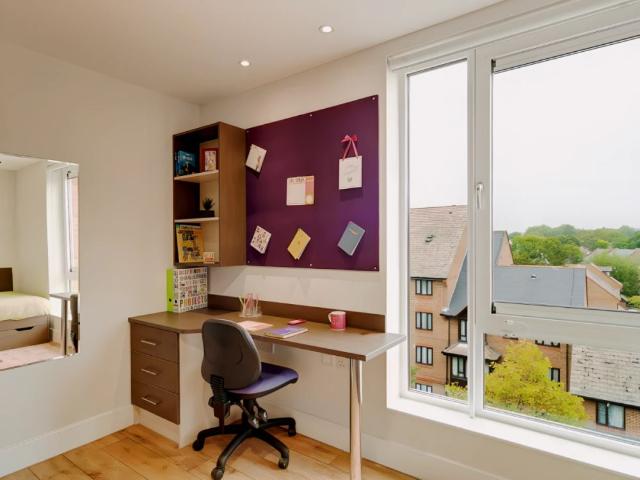 Room for rent in Surbiton, Greater London