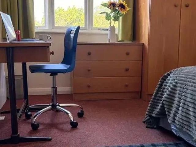 Room for rent in St. Mildred's, The Bridge