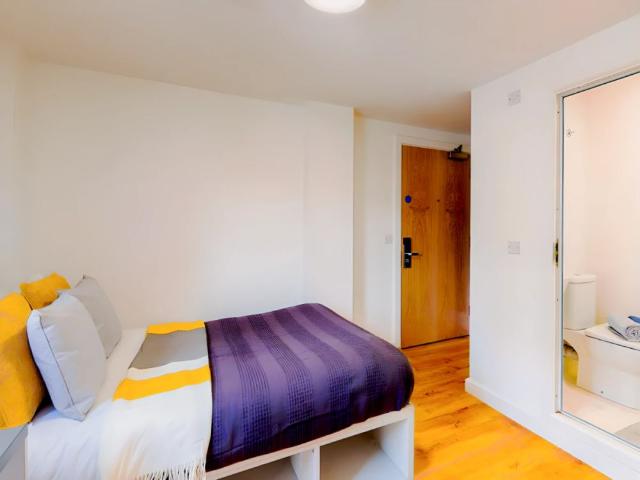 Room for rent in The Haulgh, Lee Bank