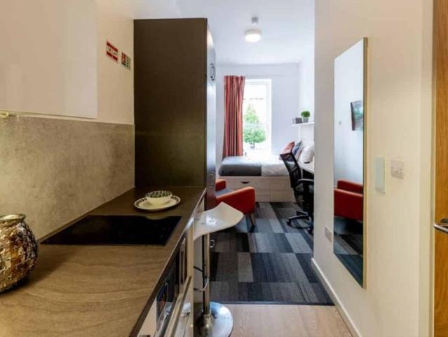 Room for rent in Chinatown, Calderstones