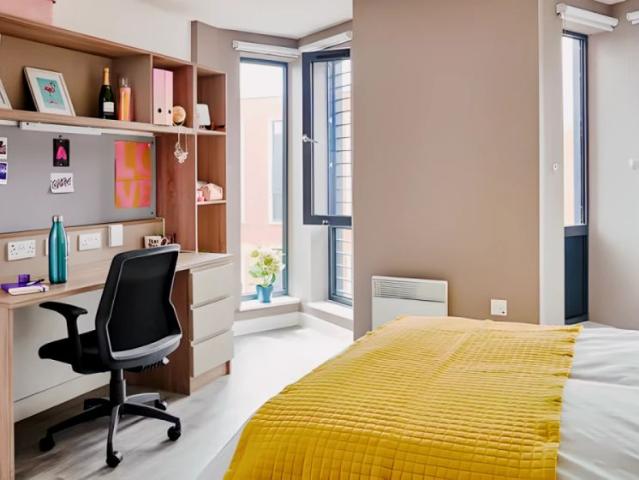 Room for rent in Falcon Lodge, Wales