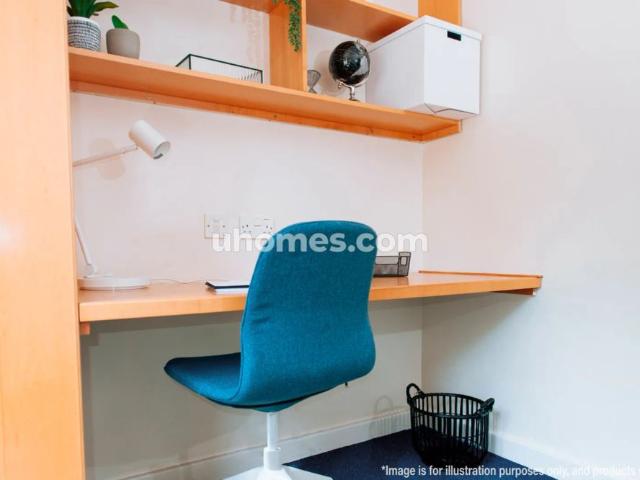 Room for rent in Weetwood, West Yorkshire
