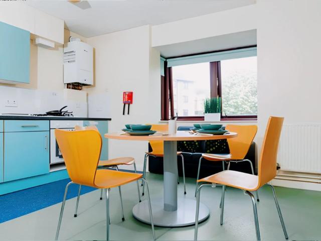 Room for rent in Weetwood, West Yorkshire